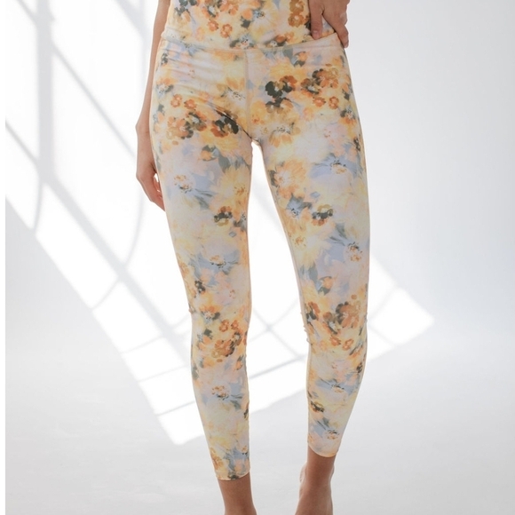 Savvi Pants - SAVVI Indi Leggings Bouquet Print | Size estimated Women's medium
